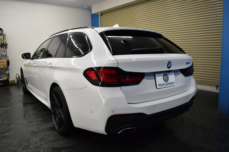 BMW 5シリーズ 530i ﾂｰﾘﾝｸﾞ Mｽﾎﾟｰﾂ LCI後期 ｴｸｽｸﾙｰｼﾌﾞﾅｯﾊﾟﾚｻﾞｰP 全席ﾋｰﾀｰ&前席ﾍﾞﾝﾁﾚｰｼｮﾝ付ｴｸｽｸﾙｰｼﾌﾞﾅｯﾊﾟ黒革 新ﾃﾞｻﾞｲﾝLEDﾍｯﾄﾞﾗｲﾄ ACｼｭﾆｯﾂｧｰ20AW CPMﾛｱﾚｲﾝﾌｫｰｽﾒﾝﾄ 可変ｻｽﾍﾟﾝｼｮﾝ ﾗｲﾌﾞｺｸﾋﾟｯﾄ ACC HUD LCW TV3Dﾋﾞｭｰ 2年保証