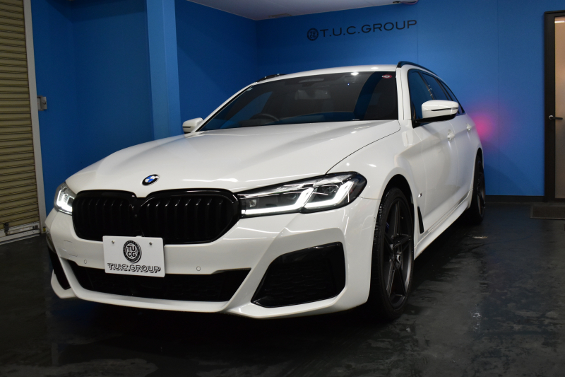 BMW 5シリーズ 530i ﾂｰﾘﾝｸﾞ Mｽﾎﾟｰﾂ LCI後期 ｴｸｽｸﾙｰｼﾌﾞﾅｯﾊﾟﾚｻﾞｰP 全席ﾋｰﾀｰ&前席ﾍﾞﾝﾁﾚｰｼｮﾝ付ｴｸｽｸﾙｰｼﾌﾞﾅｯﾊﾟ黒革 新ﾃﾞｻﾞｲﾝLEDﾍｯﾄﾞﾗｲﾄ ACｼｭﾆｯﾂｧｰ20AW CPMﾛｱﾚｲﾝﾌｫｰｽﾒﾝﾄ 可変ｻｽﾍﾟﾝｼｮﾝ ﾗｲﾌﾞｺｸﾋﾟｯﾄ ACC HUD LCW TV3Dﾋﾞｭｰ 2年保証