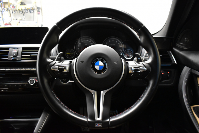 BMW Mシリーズ M3 MDCT  ｲﾝﾃﾞｨﾋﾞｼﾞｭｱﾙｶﾗｰ｢ｱｽﾞﾗｲﾄﾌﾞﾗｯｸ｣ ｵﾌﾟｼｮﾝ可変Mｻｽ Mﾊﾟﾌｫｽｽﾌﾟﾘﾝｸﾞ  LEDﾍｯﾄﾞﾗｲﾄ ＆ﾃｰﾙ 7速DCT ﾋｰﾀｰ付ｿﾉﾏﾍﾞｰｼﾞｭ革 HUD ｵﾌﾟｼｮﾝ19AW 車線逸脱&歩行者警告 ｶｰﾎﾞﾝR ﾌﾙｾｸﾞ Bｶﾒﾗ ﾊｰﾏﾝｶｰﾄﾞﾝ ｶｰﾎﾞﾝFﾘｯﾌﾟ 2年保証