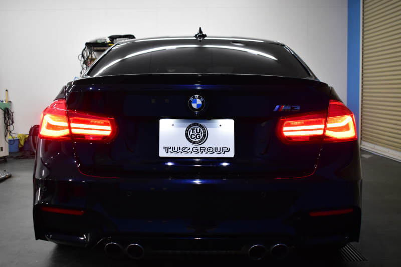 BMW Mシリーズ M3 MDCT  ｲﾝﾃﾞｨﾋﾞｼﾞｭｱﾙｶﾗｰ｢ｱｽﾞﾗｲﾄﾌﾞﾗｯｸ｣ ｵﾌﾟｼｮﾝ可変Mｻｽ Mﾊﾟﾌｫｽｽﾌﾟﾘﾝｸﾞ  LEDﾍｯﾄﾞﾗｲﾄ ＆ﾃｰﾙ 7速DCT ﾋｰﾀｰ付ｿﾉﾏﾍﾞｰｼﾞｭ革 HUD ｵﾌﾟｼｮﾝ19AW 車線逸脱&歩行者警告 ｶｰﾎﾞﾝR ﾌﾙｾｸﾞ Bｶﾒﾗ ﾊｰﾏﾝｶｰﾄﾞﾝ ｶｰﾎﾞﾝFﾘｯﾌﾟ 2年保証