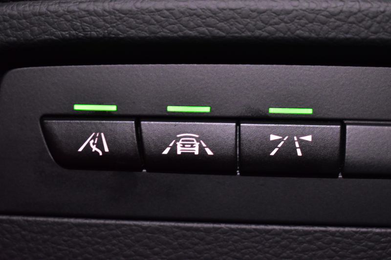 BMW Mシリーズ M3ｾﾀﾞﾝ 後期 MDCT  ｱﾀﾞﾌﾟﾃｨﾌﾞﾍｷｻｺﾞﾅﾙLEDﾍｯﾄﾞﾗｲﾄ ﾋｰﾀｰ付赤革 ｶｰﾎﾞﾝﾙｰﾌ&ｲﾝﾃﾘｱ ﾀｯﾁﾊﾟﾈﾙﾅﾋﾞﾊｰﾏﾝｶｰﾄﾞﾝ  ﾌﾙｾｸﾞBｶﾒﾗ前後PDC HUD 7速DCT ｵﾌﾟｼｮﾝ19AW 衝突軽減ﾌﾞﾚｰｷ 車線変更&車線逸脱&歩行者警告 2年保証