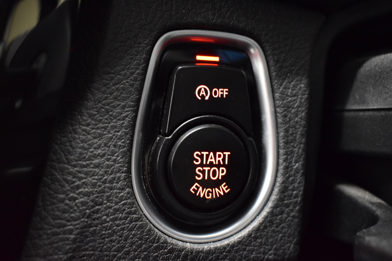 BMW Mシリーズ M3ｾﾀﾞﾝ 後期 MDCT  ｱﾀﾞﾌﾟﾃｨﾌﾞﾍｷｻｺﾞﾅﾙLEDﾍｯﾄﾞﾗｲﾄ ﾋｰﾀｰ付赤革 ｶｰﾎﾞﾝﾙｰﾌ&ｲﾝﾃﾘｱ ﾀｯﾁﾊﾟﾈﾙﾅﾋﾞﾊｰﾏﾝｶｰﾄﾞﾝ  ﾌﾙｾｸﾞBｶﾒﾗ前後PDC HUD 7速DCT ｵﾌﾟｼｮﾝ19AW 衝突軽減ﾌﾞﾚｰｷ 車線変更&車線逸脱&歩行者警告 2年保証