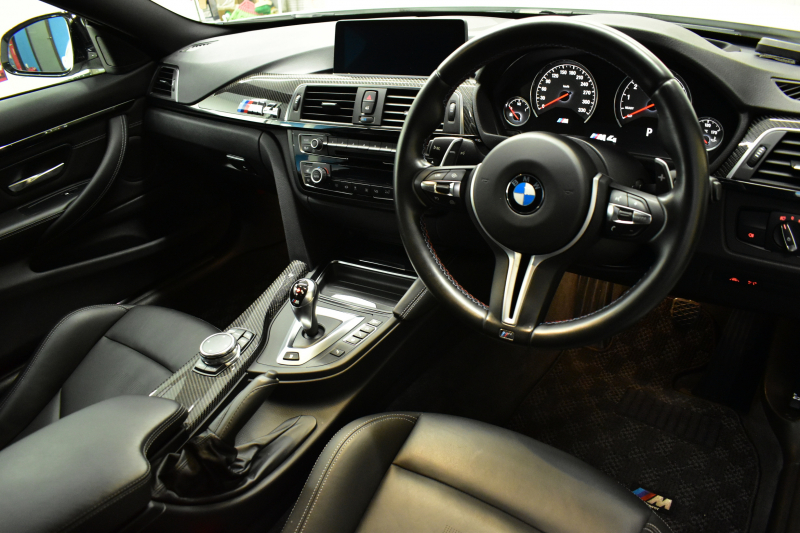 BMW Mシリーズ M4ｸｰﾍﾟ MDCT 7速DCT ｵﾌﾟｼｮﾝ可変Mｻｽﾍﾟﾝｼｮﾝ ﾋｰﾀｰ付黒革 HUD ｱﾀﾞﾌﾟﾃｨﾌﾞLEDﾍｯﾄﾞﾗｲﾄ 19AW 衝突軽減ﾌﾞﾚｰｷ 車線逸脱&歩行者警告  ﾀｯﾁﾊﾟｯﾄﾞHDDﾅﾋﾞﾌﾙｾｸﾞBｶﾒﾗ 前後PDC ｶｰﾎﾞﾝﾙｰﾌ 2年保証