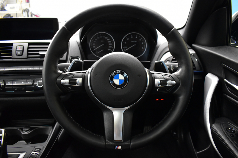 BMW 2シリーズ M235i 8速AT 直6ﾀｰﾎﾞ 326馬力 ｻﾝﾙｰﾌ ﾋｰﾀｰ付黒革 社外ﾌﾙｾｸﾞ ﾀｯﾁﾊﾟｯﾄﾞ式iﾄﾞﾗｲﾌﾞHDDﾅﾋﾞBｶﾒﾗ ｱﾀﾞﾌﾟﾃｨﾌﾞMｻｽ 大型ﾌﾞﾚｰｷｼｽﾃﾑ 車線逸脱&歩行者警告 衝突軽減ﾌﾞﾚｰｷ 2年保証