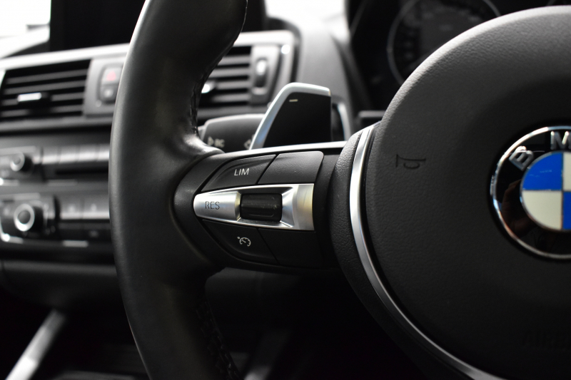 BMW 2シリーズ M235i 8速AT 直6ﾀｰﾎﾞ 326馬力 ｻﾝﾙｰﾌ ﾋｰﾀｰ付黒革 社外ﾌﾙｾｸﾞ ﾀｯﾁﾊﾟｯﾄﾞ式iﾄﾞﾗｲﾌﾞHDDﾅﾋﾞBｶﾒﾗ ｱﾀﾞﾌﾟﾃｨﾌﾞMｻｽ 大型ﾌﾞﾚｰｷｼｽﾃﾑ 車線逸脱&歩行者警告 衝突軽減ﾌﾞﾚｰｷ 2年保証