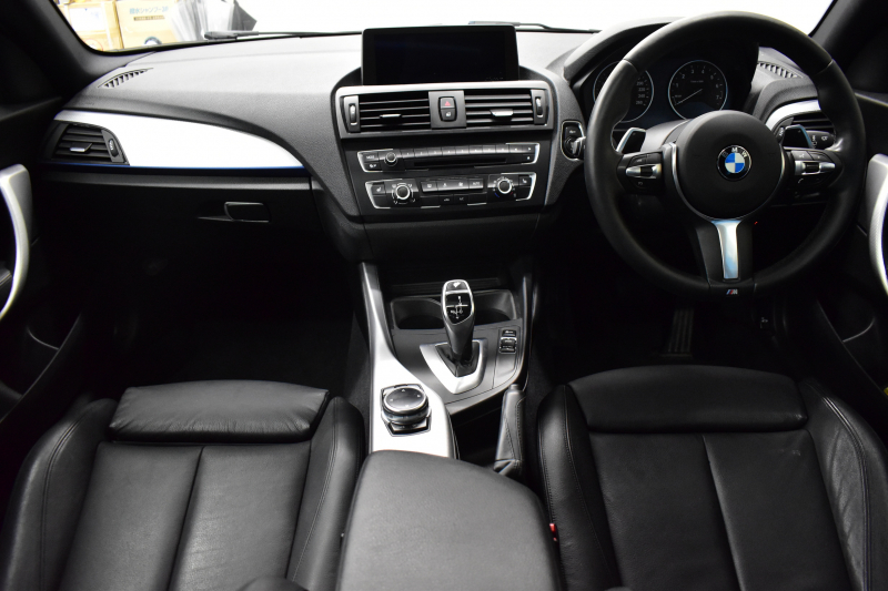 BMW 2シリーズ M235i 8速AT 直6ﾀｰﾎﾞ 326馬力 ｻﾝﾙｰﾌ ﾋｰﾀｰ付黒革 社外ﾌﾙｾｸﾞ ﾀｯﾁﾊﾟｯﾄﾞ式iﾄﾞﾗｲﾌﾞHDDﾅﾋﾞBｶﾒﾗ ｱﾀﾞﾌﾟﾃｨﾌﾞMｻｽ 大型ﾌﾞﾚｰｷｼｽﾃﾑ 車線逸脱&歩行者警告 衝突軽減ﾌﾞﾚｰｷ 2年保証