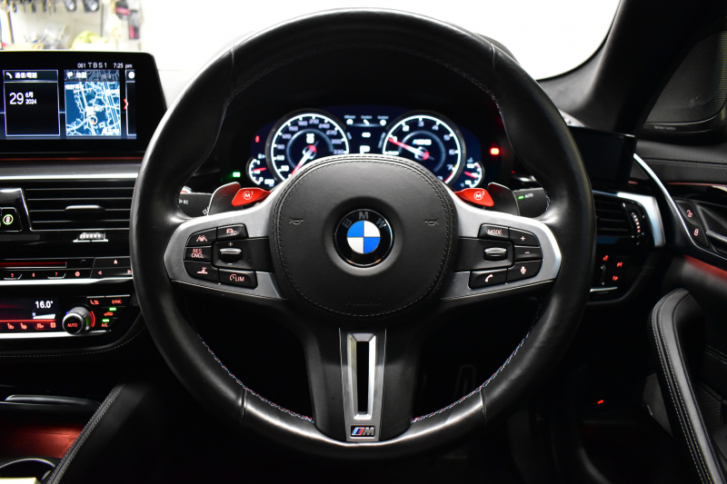 BMW Mシリーズ M5 ｴﾃﾞｨｼｮﾝ MISSION:IMPOSSIBLE  ｺﾝﾍﾟﾃｨｼｮﾝﾍﾞｰｽ特別仕様車 625馬力 MxDrive(4WD/2WD切替可)全席ﾋｰﾀｰ&前席ﾍﾞﾝﾁﾚｰｼｮﾝ付黒革  追従ACC LCW LED HUD 液晶ﾒｰﾀｰ 3Dﾋﾞｭｰ Mﾍﾞﾙﾄ 20AW ﾊｰﾏﾝｶｰﾄﾞﾝ ｿﾌﾄｸﾛｰｽﾞﾄﾞｱ 2年保証