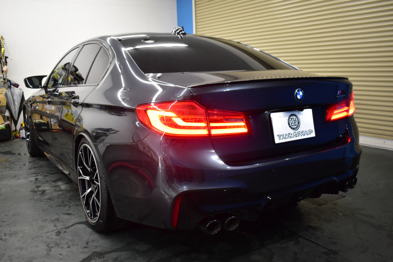 BMW Mシリーズ M5 ｴﾃﾞｨｼｮﾝ MISSION:IMPOSSIBLE  ｺﾝﾍﾟﾃｨｼｮﾝﾍﾞｰｽ特別仕様車 625馬力 MxDrive(4WD/2WD切替可)全席ﾋｰﾀｰ&前席ﾍﾞﾝﾁﾚｰｼｮﾝ付黒革  追従ACC LCW LED HUD 液晶ﾒｰﾀｰ 3Dﾋﾞｭｰ Mﾍﾞﾙﾄ 20AW ﾊｰﾏﾝｶｰﾄﾞﾝ ｿﾌﾄｸﾛｰｽﾞﾄﾞｱ 2年保証