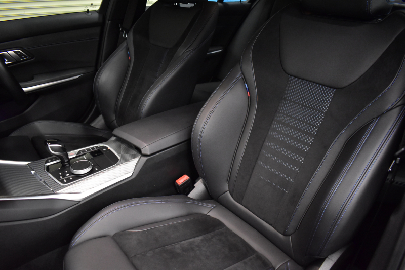 BMW 3シリーズ 320d Xﾄﾞﾗｲﾌﾞ Mｽﾎﾟｰﾂ 4WD 期間限定掲載 新車保証R7年2月迄 ﾌｧｽﾄﾄﾗｯｸP 可変Mｻｽ Mｽﾎﾟｰﾂﾌﾞﾚｰｷ 19AW Pｱｼｽﾄﾌﾟﾗｽ 3Dﾋﾞｭｰ全周囲ｶﾒﾗ ﾋｰﾀｰ付ﾊｰﾌﾚｻﾞｰ BMWﾗｲﾌﾞｺｯｸﾋﾟｯﾄ ｱｯﾌﾟﾙｶｰﾌﾟﾚｲ  ACC LEDﾍｯﾄﾞﾗｲﾄ 車線変更&逸脱&歩行者警告 2年保証