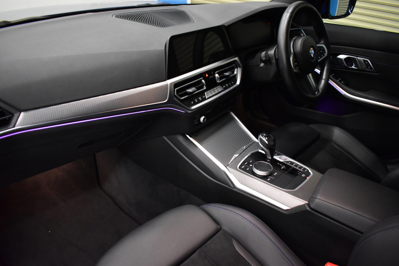 BMW 3シリーズ 320d Xﾄﾞﾗｲﾌﾞ Mｽﾎﾟｰﾂ 4WD 期間限定掲載 新車保証R7年2月迄 ﾌｧｽﾄﾄﾗｯｸP 可変Mｻｽ Mｽﾎﾟｰﾂﾌﾞﾚｰｷ 19AW Pｱｼｽﾄﾌﾟﾗｽ 3Dﾋﾞｭｰ全周囲ｶﾒﾗ ﾋｰﾀｰ付ﾊｰﾌﾚｻﾞｰ BMWﾗｲﾌﾞｺｯｸﾋﾟｯﾄ ｱｯﾌﾟﾙｶｰﾌﾟﾚｲ  ACC LEDﾍｯﾄﾞﾗｲﾄ 車線変更&逸脱&歩行者警告 2年保証