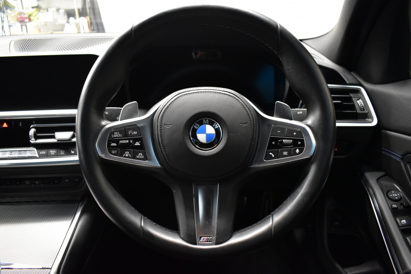 BMW 3シリーズ 320d Xﾄﾞﾗｲﾌﾞ Mｽﾎﾟｰﾂ 4WD 期間限定掲載 新車保証R7年2月迄 ﾌｧｽﾄﾄﾗｯｸP 可変Mｻｽ Mｽﾎﾟｰﾂﾌﾞﾚｰｷ 19AW Pｱｼｽﾄﾌﾟﾗｽ 3Dﾋﾞｭｰ全周囲ｶﾒﾗ ﾋｰﾀｰ付ﾊｰﾌﾚｻﾞｰ BMWﾗｲﾌﾞｺｯｸﾋﾟｯﾄ ｱｯﾌﾟﾙｶｰﾌﾟﾚｲ  ACC LEDﾍｯﾄﾞﾗｲﾄ 車線変更&逸脱&歩行者警告 2年保証