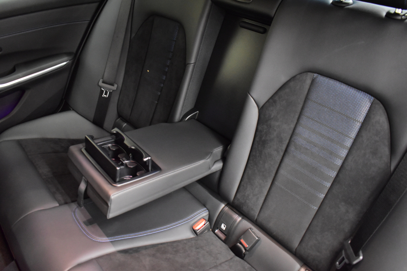 BMW 3シリーズ 320d Xﾄﾞﾗｲﾌﾞ Mｽﾎﾟｰﾂ 4WD 期間限定掲載 新車保証R7年2月迄 ﾌｧｽﾄﾄﾗｯｸP 可変Mｻｽ Mｽﾎﾟｰﾂﾌﾞﾚｰｷ 19AW Pｱｼｽﾄﾌﾟﾗｽ 3Dﾋﾞｭｰ全周囲ｶﾒﾗ ﾋｰﾀｰ付ﾊｰﾌﾚｻﾞｰ BMWﾗｲﾌﾞｺｯｸﾋﾟｯﾄ ｱｯﾌﾟﾙｶｰﾌﾟﾚｲ  ACC LEDﾍｯﾄﾞﾗｲﾄ 車線変更&逸脱&歩行者警告 2年保証