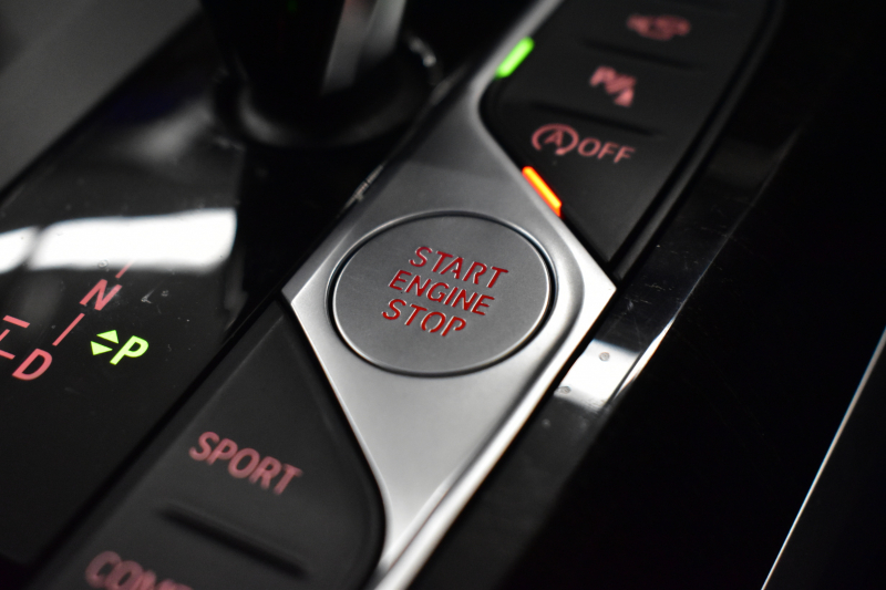 BMW 3シリーズ 330i Mｽﾎﾟｰﾂ 高出力 1ｵｰﾅｰ ｻﾝR ｲﾉﾍﾞｰｼｮﾝ&ﾌｧｽﾄﾄﾗｯｸ＆ﾊｲﾗｲﾝ&ｺﾝﾌｫｰﾄP ﾚｰｻﾞｰLEDﾗｲﾄ ﾋｰﾀｰ付黒革 ACC HUD 19AW Mｽﾎﾟｰﾂﾌﾞﾚｰｷ 可変Mｻｽ ﾊﾟｰｷﾝｸﾞｱｼｽﾄ+ 全周囲ｶﾒﾗ ｼﾞｪｽﾁｬｰC対応ﾀｯﾁﾊﾟﾈﾙﾅﾋﾞ ｱｯﾌﾟﾙｶｰﾌﾟﾚｲ  2年保証