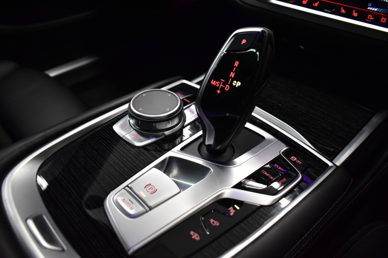 BMW 7シリーズ 740i Mｽﾎﾟｰﾂ LCI後期 ｻﾝﾙｰﾌ BMWﾚｰｻﾞｰLED 全席ﾋｰﾀｰ&ﾍﾞﾝﾁﾚｰｼｮﾝ付黒革 ACC HUD BMWﾗｲﾌﾞｺｯｸﾋﾟｯﾄ ﾀｯﾁﾊﾟﾈﾙﾅﾋﾞ3Dﾋﾞｭｰ ﾌﾙｾｸﾞ ﾊｰﾏﾝｶｰﾄﾞﾝ  液晶ﾒｰﾀｰ 20AW 車線変更&逸脱&歩行者警告 衝突軽減ﾌﾞﾚｰｷ 2年保証