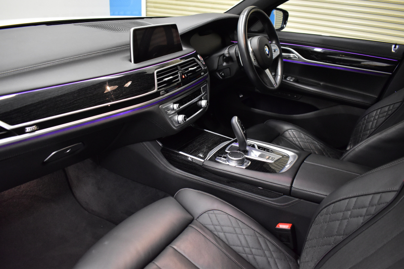 BMW 7シリーズ 740i Mｽﾎﾟｰﾂ LCI後期 ｻﾝﾙｰﾌ BMWﾚｰｻﾞｰLED 全席ﾋｰﾀｰ&ﾍﾞﾝﾁﾚｰｼｮﾝ付黒革 ACC HUD BMWﾗｲﾌﾞｺｯｸﾋﾟｯﾄ ﾀｯﾁﾊﾟﾈﾙﾅﾋﾞ3Dﾋﾞｭｰ ﾌﾙｾｸﾞ ﾊｰﾏﾝｶｰﾄﾞﾝ  液晶ﾒｰﾀｰ 20AW 車線変更&逸脱&歩行者警告 衝突軽減ﾌﾞﾚｰｷ 2年保証