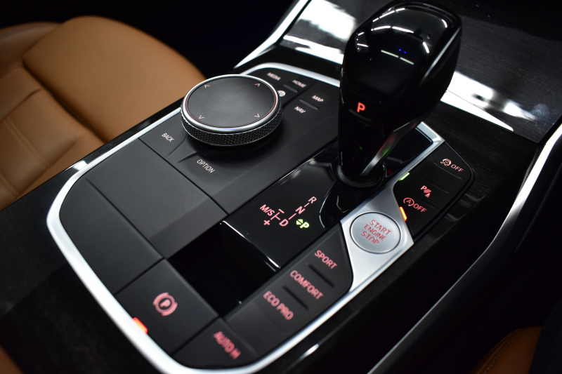 BMW 3シリーズ 320i Mｽﾎﾟｰﾂ 1ｵｰﾅｰ ｻﾝR ｲﾉﾍﾞｰｼｮﾝ&ﾊｲﾗｲﾝ&ｺﾝﾌｫｰﾄP ﾚｰｻﾞｰLEDﾗｲﾄ ﾋｰﾀｰ付ｺﾆｬｯｸ革 ACC HUD ﾊﾟｰｷﾝｸﾞｱｼｽﾄ ﾀｯﾁﾊﾟﾈﾙﾅﾋﾞ ｼﾞｪｽﾁｬｰｺﾝﾄﾛｰﾙ 電動ﾄﾗﾝｸ HiFiｽﾋﾟｰｶｰ ｳｯﾄﾞｲﾝﾃﾘｱ ｱｯﾌﾟﾙｶｰﾌﾟﾚｲ 18AW 2年保証