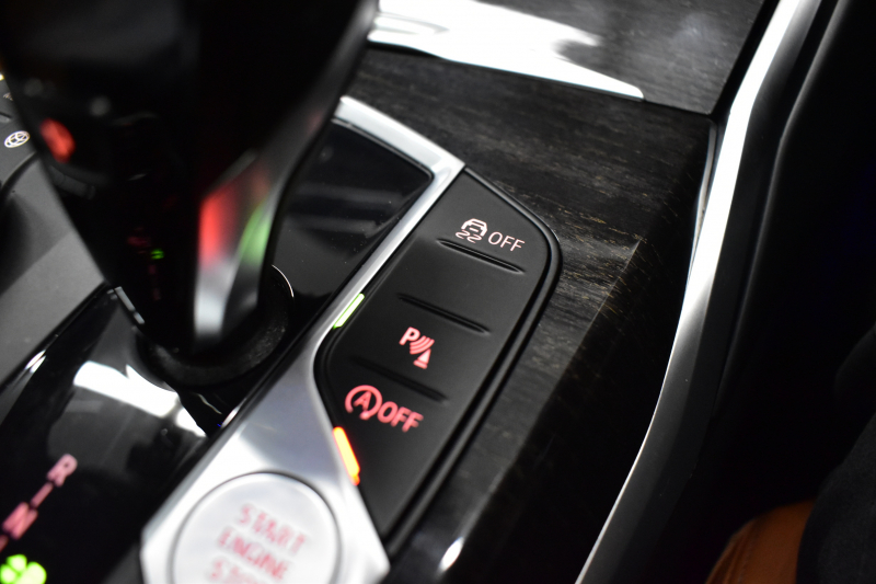 BMW 3シリーズ 320i Mｽﾎﾟｰﾂ 1ｵｰﾅｰ ｻﾝR ｲﾉﾍﾞｰｼｮﾝ&ﾊｲﾗｲﾝ&ｺﾝﾌｫｰﾄP ﾚｰｻﾞｰLEDﾗｲﾄ ﾋｰﾀｰ付ｺﾆｬｯｸ革 ACC HUD ﾊﾟｰｷﾝｸﾞｱｼｽﾄ ﾀｯﾁﾊﾟﾈﾙﾅﾋﾞ ｼﾞｪｽﾁｬｰｺﾝﾄﾛｰﾙ 電動ﾄﾗﾝｸ HiFiｽﾋﾟｰｶｰ ｳｯﾄﾞｲﾝﾃﾘｱ ｱｯﾌﾟﾙｶｰﾌﾟﾚｲ 18AW 2年保証