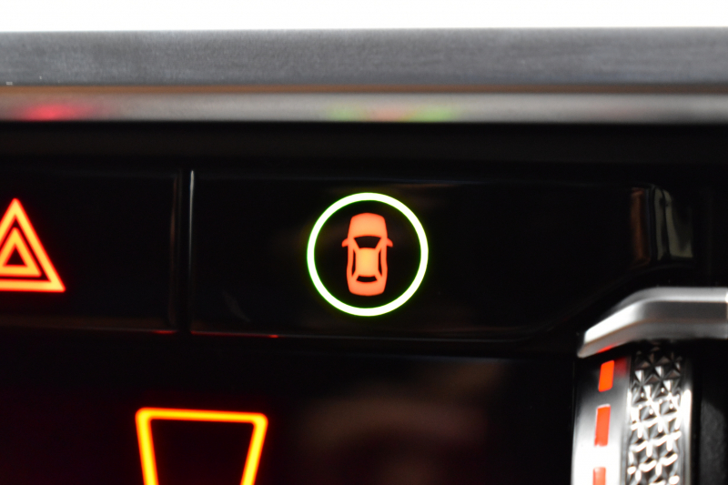 BMW 3シリーズ 320i Mｽﾎﾟｰﾂ 1ｵｰﾅｰ ｻﾝR ｲﾉﾍﾞｰｼｮﾝ&ﾊｲﾗｲﾝ&ｺﾝﾌｫｰﾄP ﾚｰｻﾞｰLEDﾗｲﾄ ﾋｰﾀｰ付ｺﾆｬｯｸ革 ACC HUD ﾊﾟｰｷﾝｸﾞｱｼｽﾄ ﾀｯﾁﾊﾟﾈﾙﾅﾋﾞ ｼﾞｪｽﾁｬｰｺﾝﾄﾛｰﾙ 電動ﾄﾗﾝｸ HiFiｽﾋﾟｰｶｰ ｳｯﾄﾞｲﾝﾃﾘｱ ｱｯﾌﾟﾙｶｰﾌﾟﾚｲ 18AW 2年保証