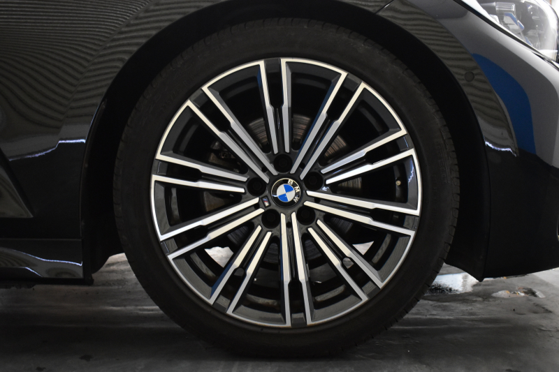 BMW 3シリーズ 320i Mｽﾎﾟｰﾂ 1ｵｰﾅｰ ｻﾝR ｲﾉﾍﾞｰｼｮﾝ&ﾊｲﾗｲﾝ&ｺﾝﾌｫｰﾄP ﾚｰｻﾞｰLEDﾗｲﾄ ﾋｰﾀｰ付ｺﾆｬｯｸ革 ACC HUD ﾊﾟｰｷﾝｸﾞｱｼｽﾄ ﾀｯﾁﾊﾟﾈﾙﾅﾋﾞ ｼﾞｪｽﾁｬｰｺﾝﾄﾛｰﾙ 電動ﾄﾗﾝｸ HiFiｽﾋﾟｰｶｰ ｳｯﾄﾞｲﾝﾃﾘｱ ｱｯﾌﾟﾙｶｰﾌﾟﾚｲ 18AW 2年保証