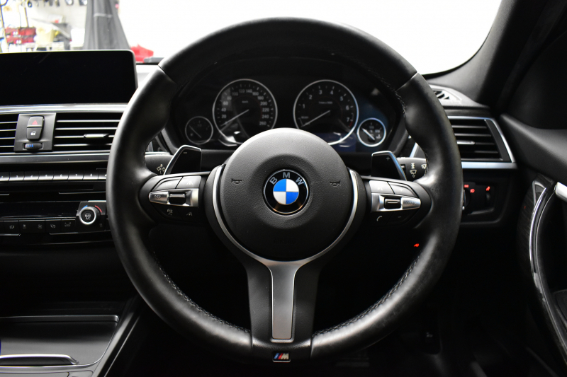 BMW 3シリーズ 320i Mｽﾎﾟｰﾂ LCI後期 8A型(B48B20A)ｴﾝｼﾞﾝ ﾋｰﾀｰ付電動ﾌﾞﾗｯｸﾚｻﾞｰｽﾎﾟｰﾂｼｰﾄ 追従ACC LEDﾍｯﾄﾞﾗｲﾄ&ﾃｰﾙ 19AW 車線変更&逸脱&歩行者警告 衝突軽減ﾌﾞﾚｰｷ ﾀｯﾁﾊﾟｯﾄﾞ式iﾄﾞﾗｲﾌﾞHDDﾅﾋﾞ Bｶﾒﾗ ﾘｱPDC ﾊﾟﾄﾞﾙ ｽﾏｰﾄｷｰ 2年保証