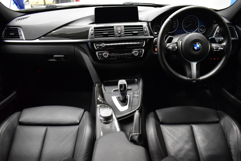 BMW 3シリーズ 320i Mｽﾎﾟｰﾂ LCI後期 8A型(B48B20A)ｴﾝｼﾞﾝ ﾋｰﾀｰ付電動ﾌﾞﾗｯｸﾚｻﾞｰｽﾎﾟｰﾂｼｰﾄ 追従ACC LEDﾍｯﾄﾞﾗｲﾄ&ﾃｰﾙ 19AW 車線変更&逸脱&歩行者警告 衝突軽減ﾌﾞﾚｰｷ ﾀｯﾁﾊﾟｯﾄﾞ式iﾄﾞﾗｲﾌﾞHDDﾅﾋﾞ Bｶﾒﾗ ﾘｱPDC ﾊﾟﾄﾞﾙ ｽﾏｰﾄｷｰ 2年保証