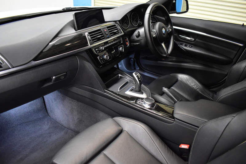 BMW 3シリーズ 320i Mｽﾎﾟｰﾂ LCI後期 8A型(B48B20A)ｴﾝｼﾞﾝ ﾋｰﾀｰ付電動ﾌﾞﾗｯｸﾚｻﾞｰｽﾎﾟｰﾂｼｰﾄ 追従ACC LEDﾍｯﾄﾞﾗｲﾄ&ﾃｰﾙ 19AW 車線変更&逸脱&歩行者警告 衝突軽減ﾌﾞﾚｰｷ ﾀｯﾁﾊﾟｯﾄﾞ式iﾄﾞﾗｲﾌﾞHDDﾅﾋﾞ Bｶﾒﾗ ﾘｱPDC ﾊﾟﾄﾞﾙ ｽﾏｰﾄｷｰ 2年保証