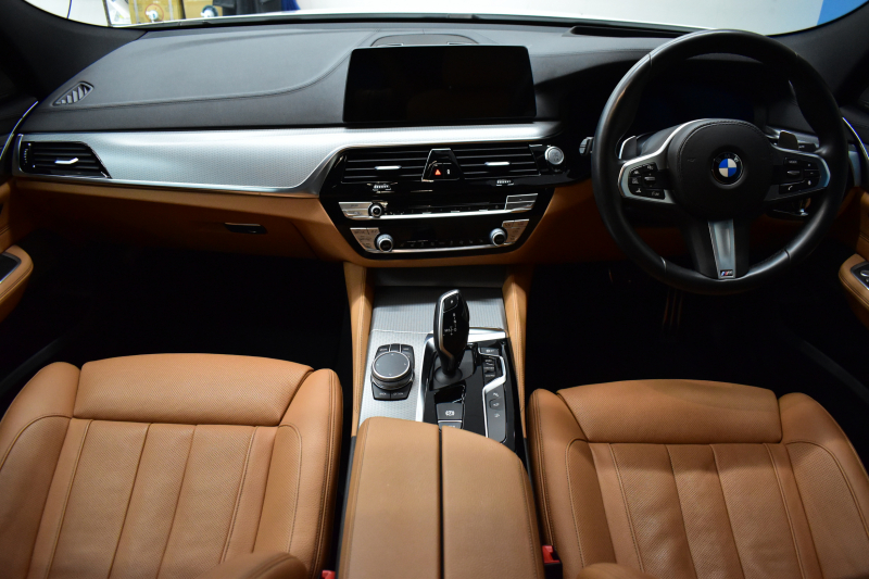 BMW 6シリーズ 623dｸﾞﾗﾝﾂｰﾘｽﾓ Mｽﾎﾟｰﾂ 1ｵｰﾅｰ ｱｯﾌﾟｸﾞﾚｰﾄﾞ&ｺﾝﾌｫｰﾄP ﾊﾟﾉﾗﾏSR LEDﾍｯﾄﾞﾗｲﾄ  ACC ﾊｰﾏﾝｶｰﾄﾞﾝｻｳﾝﾄﾞ ﾋｰﾀｰ&ﾍﾞﾝﾁﾚｰｼｮﾝ&ﾏｯｻｰｼﾞ付茶革 HUD 20AW 衝突軽減B 車線変更 &逸脱&歩行者警告 ﾅﾋﾞ全周囲ｶﾒ 液晶ﾒｰﾀｰ  電動ﾄﾗﾝｸ 2年保証