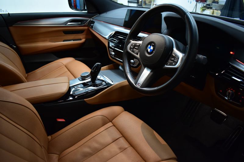 BMW 6シリーズ 623dｸﾞﾗﾝﾂｰﾘｽﾓ Mｽﾎﾟｰﾂ 1ｵｰﾅｰ ｱｯﾌﾟｸﾞﾚｰﾄﾞ&ｺﾝﾌｫｰﾄP ﾊﾟﾉﾗﾏSR LEDﾍｯﾄﾞﾗｲﾄ  ACC ﾊｰﾏﾝｶｰﾄﾞﾝｻｳﾝﾄﾞ ﾋｰﾀｰ&ﾍﾞﾝﾁﾚｰｼｮﾝ&ﾏｯｻｰｼﾞ付茶革 HUD 20AW 衝突軽減B 車線変更 &逸脱&歩行者警告 ﾅﾋﾞ全周囲ｶﾒ 液晶ﾒｰﾀｰ  電動ﾄﾗﾝｸ 2年保証