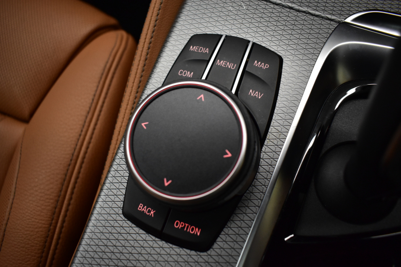 BMW 6シリーズ 623dｸﾞﾗﾝﾂｰﾘｽﾓ Mｽﾎﾟｰﾂ 1ｵｰﾅｰ ｱｯﾌﾟｸﾞﾚｰﾄﾞ&ｺﾝﾌｫｰﾄP ﾊﾟﾉﾗﾏSR LEDﾍｯﾄﾞﾗｲﾄ  ACC ﾊｰﾏﾝｶｰﾄﾞﾝｻｳﾝﾄﾞ ﾋｰﾀｰ&ﾍﾞﾝﾁﾚｰｼｮﾝ&ﾏｯｻｰｼﾞ付茶革 HUD 20AW 衝突軽減B 車線変更 &逸脱&歩行者警告 ﾅﾋﾞ全周囲ｶﾒ 液晶ﾒｰﾀｰ  電動ﾄﾗﾝｸ 2年保証