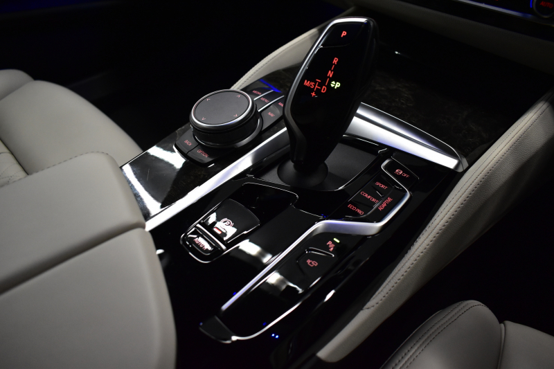 BMW 5シリーズ 523d Xﾄﾞﾗｲﾌﾞ Mｽﾎﾟｰﾂ ｴﾃﾞｨｼｮﾝｼﾞｮｲ+ LCI後期 4WD ｴｸｽｸﾙｰｼﾌﾞﾅｯﾊﾟﾚｻﾞｰP 全席ﾋｰﾀｰ&付ｴｸｽｸﾙｰｼﾌﾞﾅｯﾊﾟ白革 Mperfoemanceｽﾎﾟｰﾂﾌﾞﾚｰｷ 新ﾃﾞｻﾞｲﾝLEDﾍｯﾄﾞﾗｲﾄ 可変ｻｽﾍﾟﾝｼｮﾝ ﾗｲﾌﾞｺｸﾋﾟｯﾄ ACC HUD LCW 3Dﾋﾞｭｰ ﾌﾙｾｸﾞ 2年保証