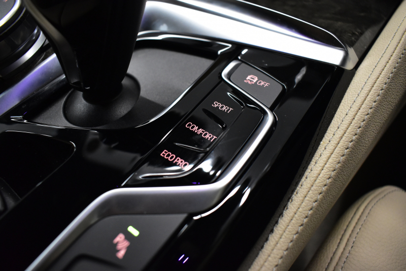 BMW 5シリーズ 530iﾂｰﾘﾝｸﾞ Mｽﾎﾟｰﾂ ﾊｲﾗｲﾝ&ｱﾄﾞﾊﾞﾝｽP 新ﾃﾞｻﾞｲﾝ全面液晶ﾒｰﾀｰ LEDﾍｯﾄﾞﾗｲﾄ 全席ｼｰﾄﾋｰﾀｰ付ﾍﾞｰｼﾞｭ革 追従ACC HUD ﾀｯﾁﾊﾟﾈﾙHDDﾅﾋﾞ 全周囲ｶﾒﾗ3Dﾋﾞｭｰ Pｱｼｽﾄ 車線変更&逸脱&歩行者警告  19AW 2年保証