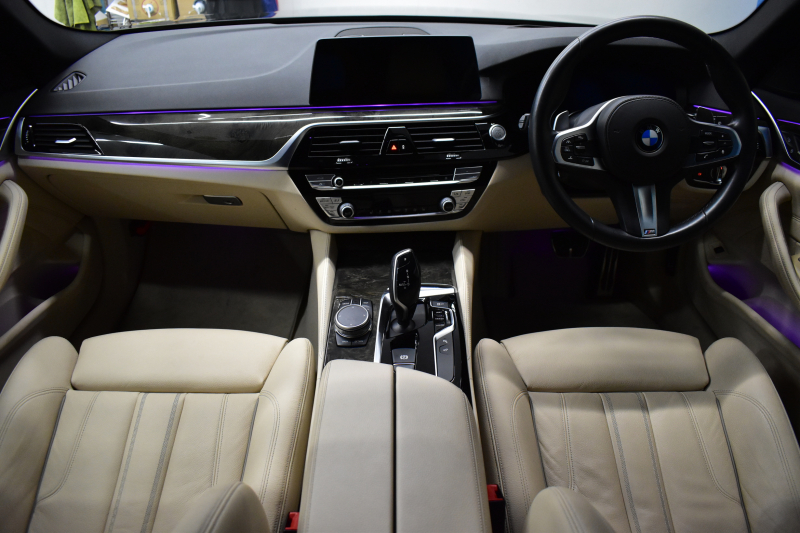 BMW 5シリーズ 530iﾂｰﾘﾝｸﾞ Mｽﾎﾟｰﾂ ﾊｲﾗｲﾝ&ｱﾄﾞﾊﾞﾝｽP 新ﾃﾞｻﾞｲﾝ全面液晶ﾒｰﾀｰ LEDﾍｯﾄﾞﾗｲﾄ 全席ｼｰﾄﾋｰﾀｰ付ﾍﾞｰｼﾞｭ革 追従ACC HUD ﾀｯﾁﾊﾟﾈﾙHDDﾅﾋﾞ 全周囲ｶﾒﾗ3Dﾋﾞｭｰ Pｱｼｽﾄ 車線変更&逸脱&歩行者警告  19AW 2年保証