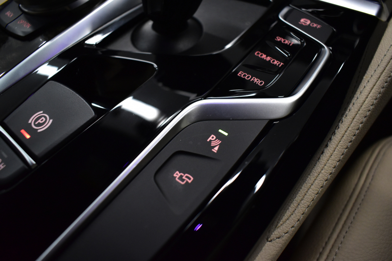 BMW 5シリーズ 530iﾂｰﾘﾝｸﾞ Mｽﾎﾟｰﾂ ﾊｲﾗｲﾝ&ｱﾄﾞﾊﾞﾝｽP 新ﾃﾞｻﾞｲﾝ全面液晶ﾒｰﾀｰ LEDﾍｯﾄﾞﾗｲﾄ 全席ｼｰﾄﾋｰﾀｰ付ﾍﾞｰｼﾞｭ革 追従ACC HUD ﾀｯﾁﾊﾟﾈﾙHDDﾅﾋﾞ 全周囲ｶﾒﾗ3Dﾋﾞｭｰ Pｱｼｽﾄ 車線変更&逸脱&歩行者警告  19AW 2年保証