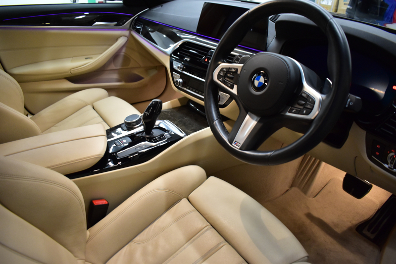 BMW 5シリーズ 530iﾂｰﾘﾝｸﾞ Mｽﾎﾟｰﾂ ﾊｲﾗｲﾝ&ｱﾄﾞﾊﾞﾝｽP 新ﾃﾞｻﾞｲﾝ全面液晶ﾒｰﾀｰ LEDﾍｯﾄﾞﾗｲﾄ 全席ｼｰﾄﾋｰﾀｰ付ﾍﾞｰｼﾞｭ革 追従ACC HUD ﾀｯﾁﾊﾟﾈﾙHDDﾅﾋﾞ 全周囲ｶﾒﾗ3Dﾋﾞｭｰ Pｱｼｽﾄ 車線変更&逸脱&歩行者警告  19AW 2年保証