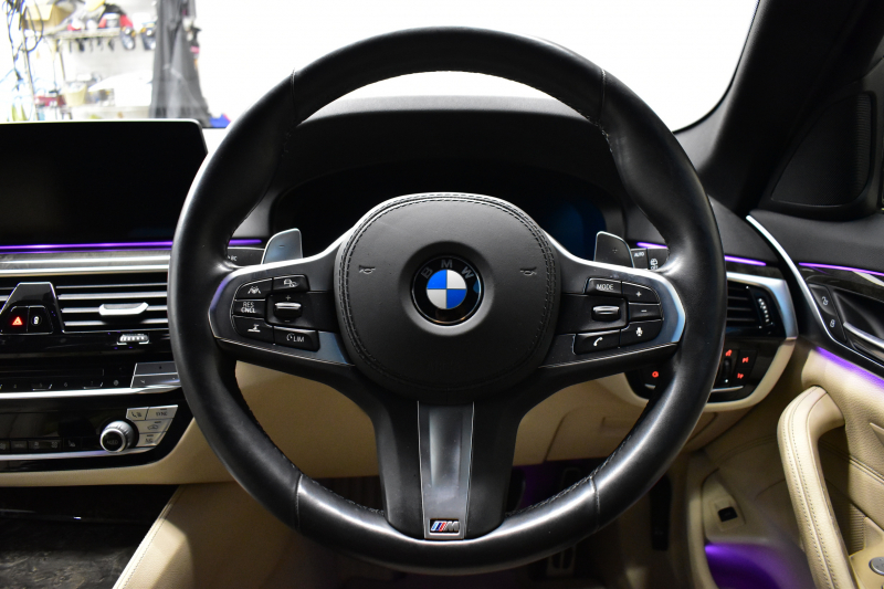 BMW 5シリーズ 530iﾂｰﾘﾝｸﾞ Mｽﾎﾟｰﾂ ﾊｲﾗｲﾝ&ｱﾄﾞﾊﾞﾝｽP 新ﾃﾞｻﾞｲﾝ全面液晶ﾒｰﾀｰ LEDﾍｯﾄﾞﾗｲﾄ 全席ｼｰﾄﾋｰﾀｰ付ﾍﾞｰｼﾞｭ革 追従ACC HUD ﾀｯﾁﾊﾟﾈﾙHDDﾅﾋﾞ 全周囲ｶﾒﾗ3Dﾋﾞｭｰ Pｱｼｽﾄ 車線変更&逸脱&歩行者警告  19AW 2年保証