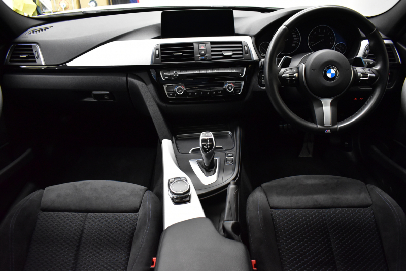 BMW 3シリーズ 320iﾂｰﾘﾝｸﾞ Mｽﾎﾟｰﾂ  LCI後期 8Aｴﾝｼﾞﾝ ﾊﾟﾉﾗﾏｻﾝﾙｰﾌ 1ｵｰﾅｰ 社外ﾌﾙｾｸﾞTV 19AW LEDﾍｯﾄﾞﾗｲﾄ&ﾃｰﾙ 追従ACC 車線逸脱&歩行者警告 衝突軽減ﾌﾞﾚｰｷ ｱﾙｶﾝﾀｰﾗ電動ｽﾎﾟｰﾂｼｰﾄ ﾀｯﾁﾊﾟｯﾄﾞiﾄﾞﾗｲﾌﾞHDDﾅﾋﾞ BｶﾒﾗﾘｱPDC 電動Rｹﾞｰﾄ 2年保証