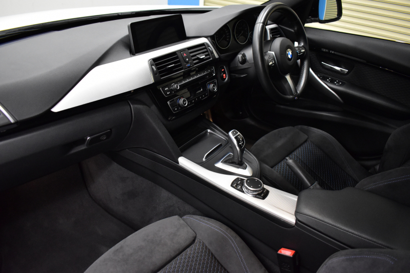 BMW 3シリーズ 320iﾂｰﾘﾝｸﾞ Mｽﾎﾟｰﾂ  LCI後期 8Aｴﾝｼﾞﾝ ﾊﾟﾉﾗﾏｻﾝﾙｰﾌ 1ｵｰﾅｰ 社外ﾌﾙｾｸﾞTV 19AW LEDﾍｯﾄﾞﾗｲﾄ&ﾃｰﾙ 追従ACC 車線逸脱&歩行者警告 衝突軽減ﾌﾞﾚｰｷ ｱﾙｶﾝﾀｰﾗ電動ｽﾎﾟｰﾂｼｰﾄ ﾀｯﾁﾊﾟｯﾄﾞiﾄﾞﾗｲﾌﾞHDDﾅﾋﾞ BｶﾒﾗﾘｱPDC 電動Rｹﾞｰﾄ 2年保証