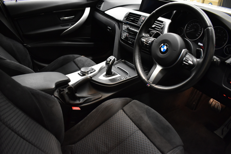 BMW 3シリーズ 320iﾂｰﾘﾝｸﾞ Mｽﾎﾟｰﾂ  LCI後期 8Aｴﾝｼﾞﾝ ﾊﾟﾉﾗﾏｻﾝﾙｰﾌ 1ｵｰﾅｰ 社外ﾌﾙｾｸﾞTV 19AW LEDﾍｯﾄﾞﾗｲﾄ&ﾃｰﾙ 追従ACC 車線逸脱&歩行者警告 衝突軽減ﾌﾞﾚｰｷ ｱﾙｶﾝﾀｰﾗ電動ｽﾎﾟｰﾂｼｰﾄ ﾀｯﾁﾊﾟｯﾄﾞiﾄﾞﾗｲﾌﾞHDDﾅﾋﾞ BｶﾒﾗﾘｱPDC 電動Rｹﾞｰﾄ 2年保証