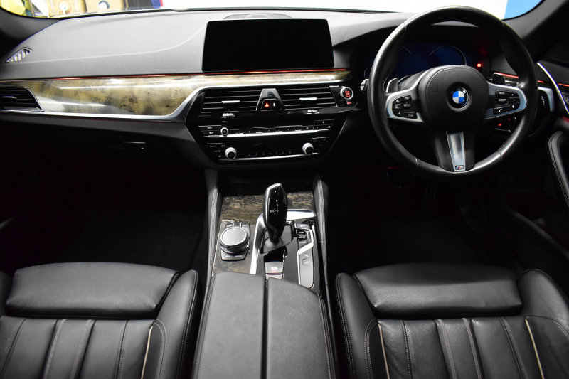 BMW 5シリーズ 530i Mｽﾎﾟｰﾂ 高出力ﾓﾃﾞﾙ ｲﾉﾍﾞｰｼｮﾝ&ﾊｲﾗｲﾝP 全席ﾋｰﾀｰ付黒革 HUD LEDﾍｯﾄﾞﾗｲﾄ ACC LCW 液晶ﾒｰﾀｰ Mspﾌﾞﾚｰｷ ﾀｯﾁﾊﾟﾈﾙ対応iﾄﾞﾗｲﾌﾞHDDﾅﾋﾞﾌﾙｾｸﾞ ｼﾞｪｽﾁｬｰC 3Dﾋﾞｭｰ ﾜｲﾔﾚｽﾁｬｰｼﾞ 19AW 2年保証