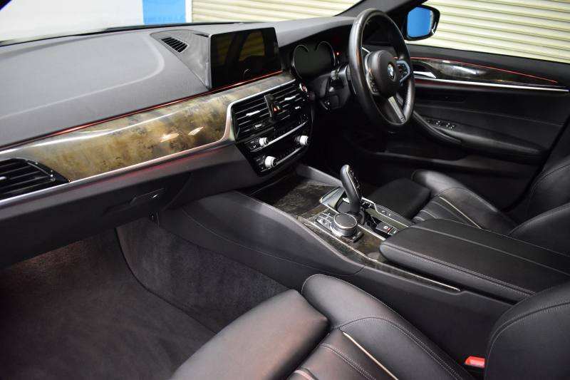 BMW 5シリーズ 530i Mｽﾎﾟｰﾂ 高出力ﾓﾃﾞﾙ ｲﾉﾍﾞｰｼｮﾝ&ﾊｲﾗｲﾝP 全席ﾋｰﾀｰ付黒革 HUD LEDﾍｯﾄﾞﾗｲﾄ ACC LCW 液晶ﾒｰﾀｰ Mspﾌﾞﾚｰｷ ﾀｯﾁﾊﾟﾈﾙ対応iﾄﾞﾗｲﾌﾞHDDﾅﾋﾞﾌﾙｾｸﾞ ｼﾞｪｽﾁｬｰC 3Dﾋﾞｭｰ ﾜｲﾔﾚｽﾁｬｰｼﾞ 19AW 2年保証