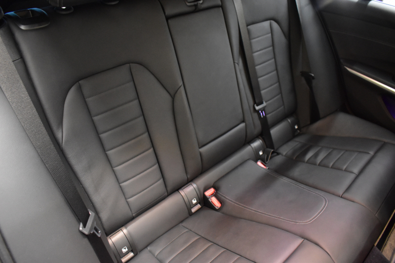 BMW 3シリーズ 330iﾂｰﾘﾝｸﾞ Mｽﾎﾟｰﾂ G21型 1ｵｰﾅｰ 高出力 ｲﾉﾍﾞｰｼｮﾝ&ﾊｲﾗｲﾝ&ｺﾝﾌｫｰﾄP ﾚｰｻﾞｰLEDﾗｲﾄ ﾋｰﾀｰ付黒革 ACC HUD 18AW Mｽﾎﾟｰﾂﾌﾞﾚｰｷ ﾊﾟｰｷﾝｸﾞｱｼｽﾄ+ 全周囲ｶﾒﾗ ｼﾞｪｽﾁｬｰC対応ﾀｯﾁﾊﾟﾈﾙﾅﾋﾞ ｱｯﾌﾟﾙｶｰﾌﾟﾚｲ 電動Rｹﾞｰﾄ ﾜｲﾔﾚｽ充電2年保証