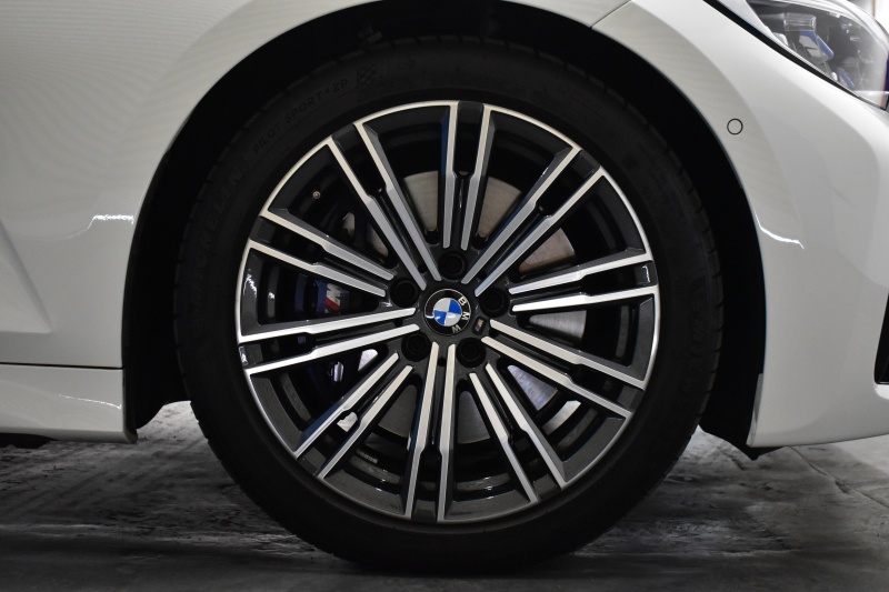 BMW 3シリーズ 330iﾂｰﾘﾝｸﾞ Mｽﾎﾟｰﾂ G21型 1ｵｰﾅｰ 高出力 ｲﾉﾍﾞｰｼｮﾝ&ﾊｲﾗｲﾝ&ｺﾝﾌｫｰﾄP ﾚｰｻﾞｰLEDﾗｲﾄ ﾋｰﾀｰ付黒革 ACC HUD 18AW Mｽﾎﾟｰﾂﾌﾞﾚｰｷ ﾊﾟｰｷﾝｸﾞｱｼｽﾄ+ 全周囲ｶﾒﾗ ｼﾞｪｽﾁｬｰC対応ﾀｯﾁﾊﾟﾈﾙﾅﾋﾞ ｱｯﾌﾟﾙｶｰﾌﾟﾚｲ 電動Rｹﾞｰﾄ ﾜｲﾔﾚｽ充電2年保証