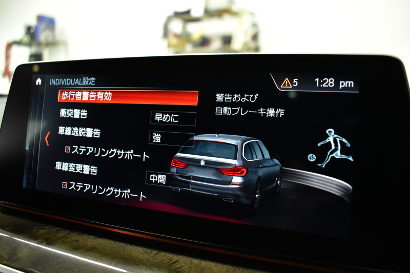 BMW 5シリーズ 523i ﾂｰﾘﾝｸﾞ Mｽﾎﾟｰﾂ 1ｵｰﾅｰ ｾﾚｸﾄ&ﾊｲﾗｲﾝP ﾊﾟﾉﾗﾏｻﾝR 4ｿﾞｰﾝAC 変更後全面液晶ﾒｰﾀｰ Mﾊﾟﾌｫｰﾏﾝｽ20AW 全席ﾋｰﾀｰ付黒革 HUD LEDﾍｯﾄﾞﾗｲﾄ 追従ACC 車線変更&逸脱警告 衝突軽減B ﾀｯﾁﾊﾟﾈﾙHDDﾅﾋﾞ 全周囲ｶﾒﾗ3Dﾋﾞｭｰ ﾊｰﾏﾝｶｰﾄﾞﾝ 電動Rｹﾞｰﾄ 2年保証