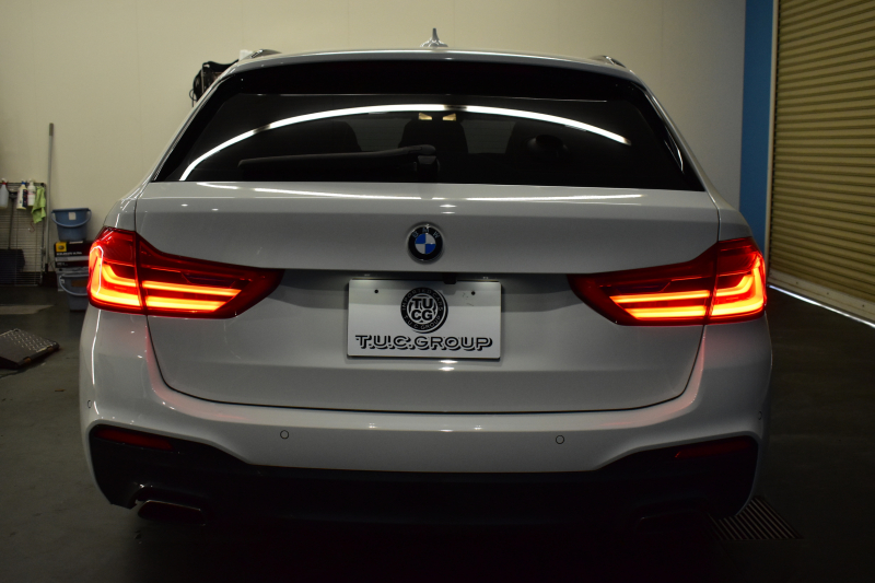 BMW 5シリーズ 523i ﾂｰﾘﾝｸﾞ Mｽﾎﾟｰﾂ 1ｵｰﾅｰ ｾﾚｸﾄ&ﾊｲﾗｲﾝP ﾊﾟﾉﾗﾏｻﾝR 4ｿﾞｰﾝAC 変更後全面液晶ﾒｰﾀｰ Mﾊﾟﾌｫｰﾏﾝｽ20AW 全席ﾋｰﾀｰ付黒革 HUD LEDﾍｯﾄﾞﾗｲﾄ 追従ACC 車線変更&逸脱警告 衝突軽減B ﾀｯﾁﾊﾟﾈﾙHDDﾅﾋﾞ 全周囲ｶﾒﾗ3Dﾋﾞｭｰ ﾊｰﾏﾝｶｰﾄﾞﾝ 電動Rｹﾞｰﾄ 2年保証