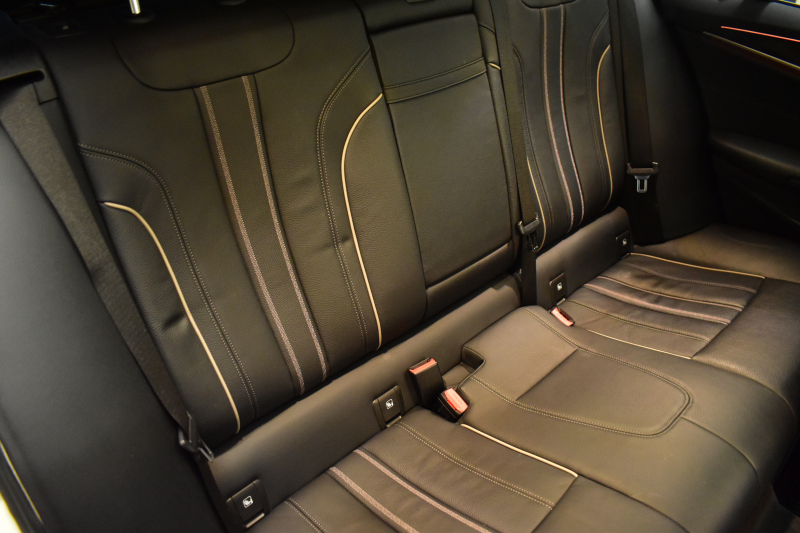 BMW 5シリーズ 523i ﾂｰﾘﾝｸﾞ Mｽﾎﾟｰﾂ 1ｵｰﾅｰ ｾﾚｸﾄ&ﾊｲﾗｲﾝP ﾊﾟﾉﾗﾏｻﾝR 4ｿﾞｰﾝAC 変更後全面液晶ﾒｰﾀｰ Mﾊﾟﾌｫｰﾏﾝｽ20AW 全席ﾋｰﾀｰ付黒革 HUD LEDﾍｯﾄﾞﾗｲﾄ 追従ACC 車線変更&逸脱警告 衝突軽減B ﾀｯﾁﾊﾟﾈﾙHDDﾅﾋﾞ 全周囲ｶﾒﾗ3Dﾋﾞｭｰ ﾊｰﾏﾝｶｰﾄﾞﾝ 電動Rｹﾞｰﾄ 2年保証