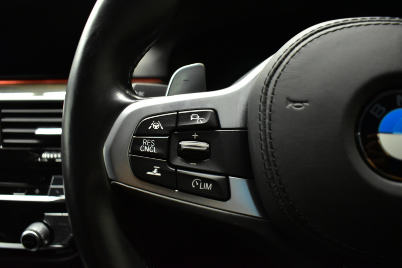 BMW 5シリーズ 523i ﾂｰﾘﾝｸﾞ Mｽﾎﾟｰﾂ 1ｵｰﾅｰ ｾﾚｸﾄ&ﾊｲﾗｲﾝP ﾊﾟﾉﾗﾏｻﾝR 4ｿﾞｰﾝAC 変更後全面液晶ﾒｰﾀｰ Mﾊﾟﾌｫｰﾏﾝｽ20AW 全席ﾋｰﾀｰ付黒革 HUD LEDﾍｯﾄﾞﾗｲﾄ 追従ACC 車線変更&逸脱警告 衝突軽減B ﾀｯﾁﾊﾟﾈﾙHDDﾅﾋﾞ 全周囲ｶﾒﾗ3Dﾋﾞｭｰ ﾊｰﾏﾝｶｰﾄﾞﾝ 電動Rｹﾞｰﾄ 2年保証