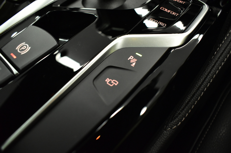 BMW 5シリーズ 523i ﾂｰﾘﾝｸﾞ Mｽﾎﾟｰﾂ 1ｵｰﾅｰ ｾﾚｸﾄ&ﾊｲﾗｲﾝP ﾊﾟﾉﾗﾏｻﾝR 4ｿﾞｰﾝAC 変更後全面液晶ﾒｰﾀｰ Mﾊﾟﾌｫｰﾏﾝｽ20AW 全席ﾋｰﾀｰ付黒革 HUD LEDﾍｯﾄﾞﾗｲﾄ 追従ACC 車線変更&逸脱警告 衝突軽減B ﾀｯﾁﾊﾟﾈﾙHDDﾅﾋﾞ 全周囲ｶﾒﾗ3Dﾋﾞｭｰ ﾊｰﾏﾝｶｰﾄﾞﾝ 電動Rｹﾞｰﾄ 2年保証