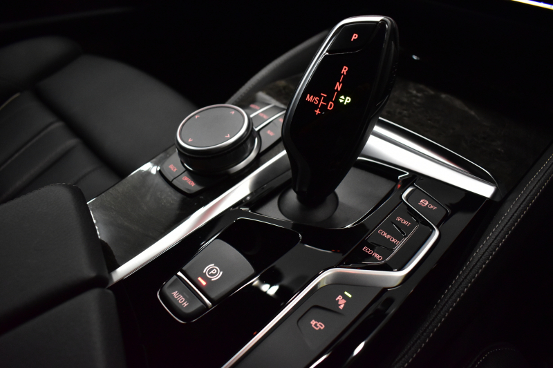 BMW 5シリーズ 523i Mｽﾎﾟｰﾂ 1ｵｰﾅｰ ﾊｲﾗｲﾝP 変更後全面液晶ﾒｰﾀｰﾊﾟﾈﾙ 全席ﾋｰﾀｰ付黒革 HUD LEDﾍｯﾄﾞﾗｲﾄ 追従ACC 車線変更&逸脱警告 衝突軽減B ﾀｯﾁﾊﾟﾈﾙ対応iﾄﾞﾗｲﾌﾞHDDﾅﾋﾞﾌﾙｾｸﾞ 全周囲ｶﾒﾗ3Dﾋﾞｭｰ 電動ﾄﾗﾝｸ 19AW 2年保証