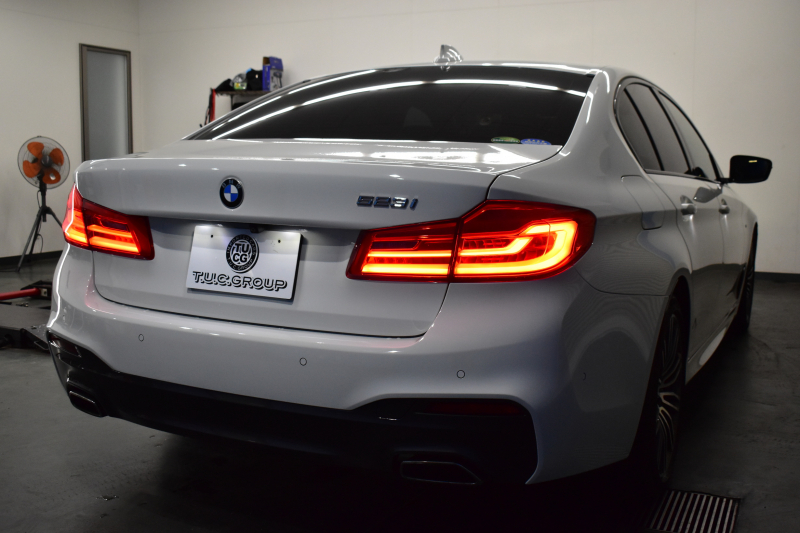 BMW 5シリーズ 523i Mｽﾎﾟｰﾂ 1ｵｰﾅｰ ﾊｲﾗｲﾝP 変更後全面液晶ﾒｰﾀｰﾊﾟﾈﾙ 全席ﾋｰﾀｰ付黒革 HUD LEDﾍｯﾄﾞﾗｲﾄ 追従ACC 車線変更&逸脱警告 衝突軽減B ﾀｯﾁﾊﾟﾈﾙ対応iﾄﾞﾗｲﾌﾞHDDﾅﾋﾞﾌﾙｾｸﾞ 全周囲ｶﾒﾗ3Dﾋﾞｭｰ 電動ﾄﾗﾝｸ 19AW 2年保証