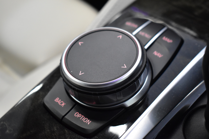 BMW 5シリーズ 530e Mｽﾎﾟｰﾂ PHEV 変更後全面液晶ﾒｰﾀｰ 全席ﾋｰﾀｰ付白革 LEDﾍｯﾄﾞﾗｲﾄ 追従ACC HUD 車線変更&逸脱警告 衝突軽減B ﾀｯﾁﾊﾟﾈﾙ対応iﾄﾞﾗｲﾌﾞHDDﾅﾋﾞﾌﾙｾｸﾞ 3Dﾋﾞｭｰ全周囲ｶﾒﾗ Pｱｼｽﾄ 電動ﾄﾗﾝｸ 2年保証